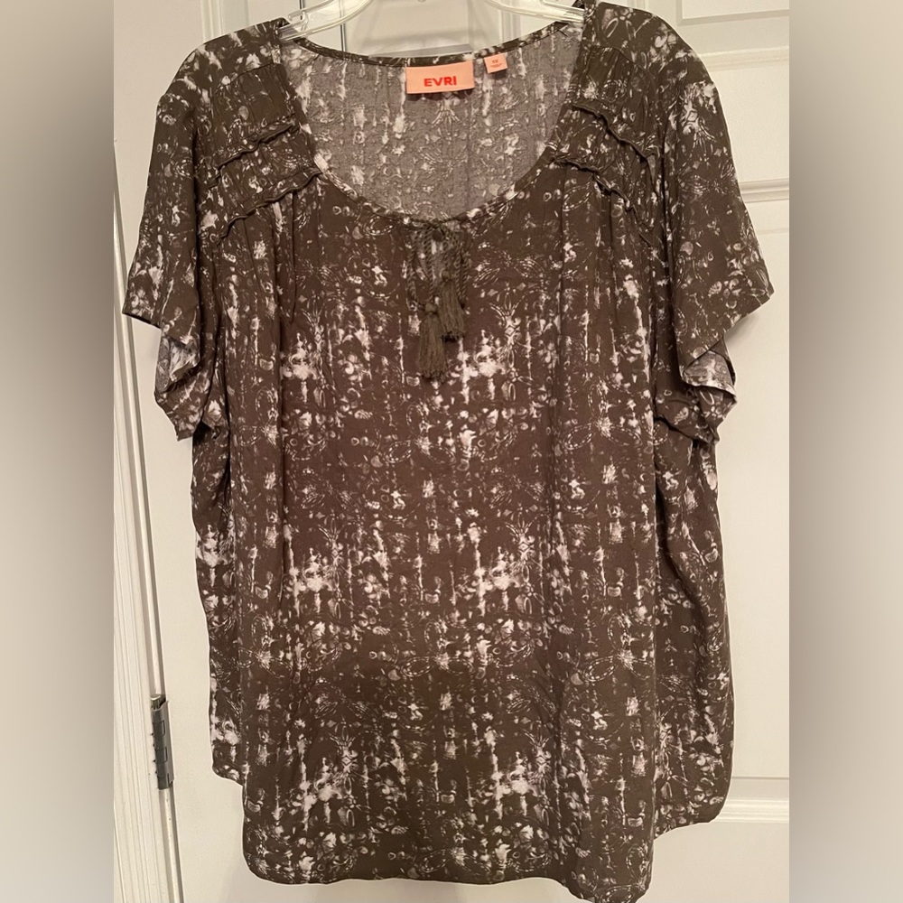 EVRI Size 1X, Women’s Like New Rayon Top
